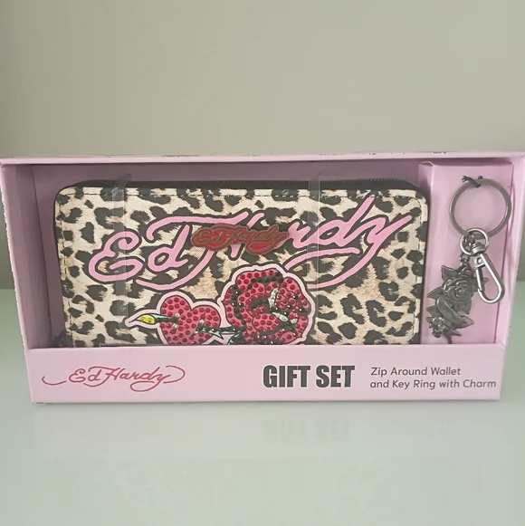 Ed Hardy Leopard Print Wallet and Key Ring Gift Set - Picture 1 of 3
